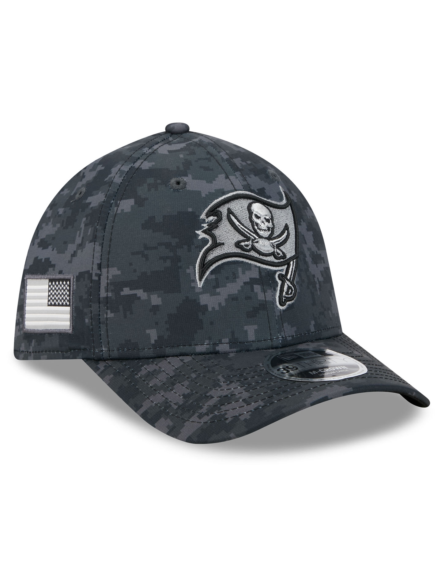Tampa Bay Buccaneers 2026 NFL Salute to Service 39THIRTY M-Crown Flex Cap Black